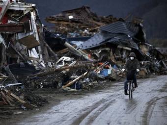 Число погибших при землетрясении в Японии достигло 10 тысяч