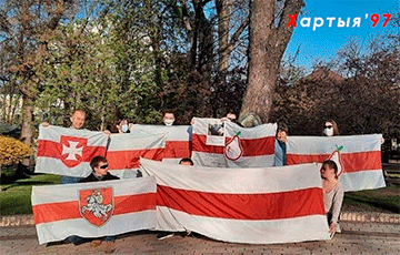 В Киеве прошла акция солидарности с белорусскими врачами