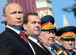 НАТО: Визит Путина в Крым неприличен