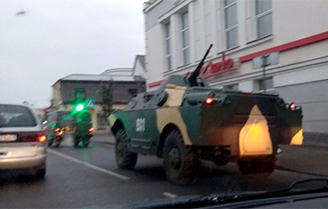 Что военный броневик делает на улицах Пинска?