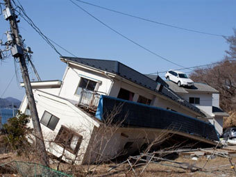 Новое землетрясение в Японии вызвало угрозу цунами