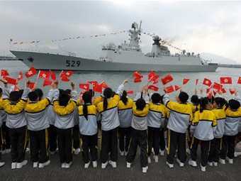 Китайские военные корабли спасли два судна от сомалийских пиратов