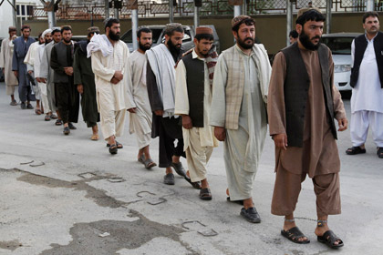 Афганцы отпустили из тюрьмы 65 талибов