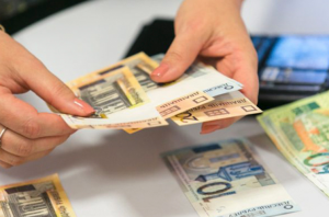 КГК Беларуси разбирается в ситуации с зарплатами бюджетников