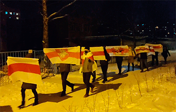 «Лукашенко в автозак!»: Новополоцкие партизаны прошлись маршем по району