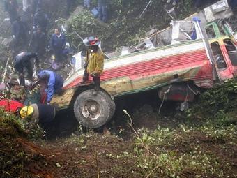 В Гватемале 14 человек погибли при падении автобуса в горное ущелье