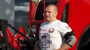 Белорусский силач сдвинет 15 тягачей МАЗ ради мирового рекорда