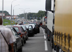На белорусско-польской границе очередь из 150 машин