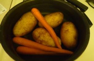 Беларусь готова накормить Россию картофелем и морковью