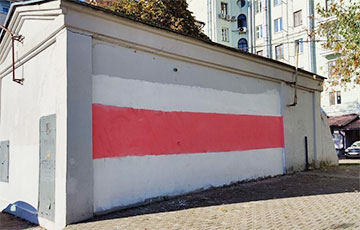 Как в Минске возрождаются бело-красно-белые флаги