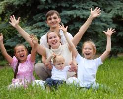 За третьего ребенка Лукашенко обещает депозит на 10 тысяч долларов