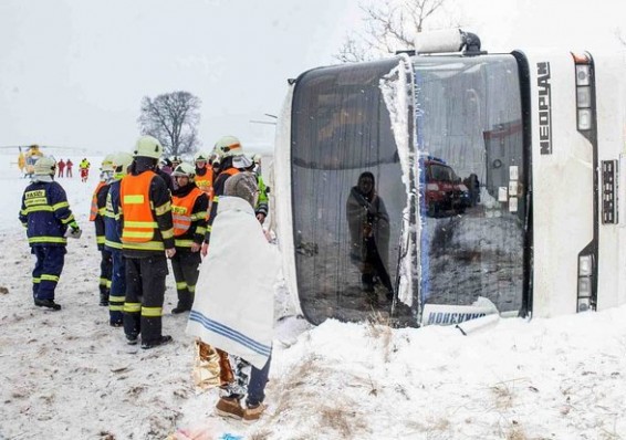 В Чехии перевернулся автобус с 49 белорусскими туристами. 15 из них – госпитализированы