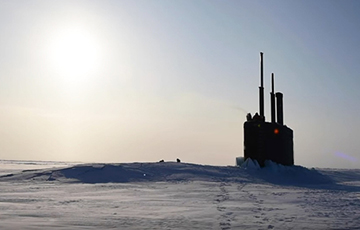 Видеофакт: Американская подлодка всплыла сквозь лед у российской базы в Арктике