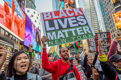 Покалеченный негром полицейский из США решил засудить Black Lives Matter