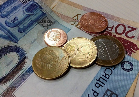 Власти обещают сохранить белорусский рубль и повысить доверие к нему
