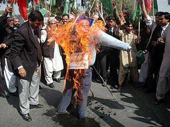 Сторонники бывшего премьера Пакистана устроили массовые беспорядки