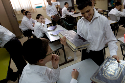 Израиль сократил стипендии студентам иешив призывного возраста