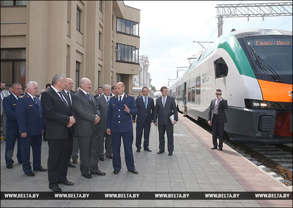 Лукашенко официально открыл движение электропоездов на участке Гомель-Минск-Гомель