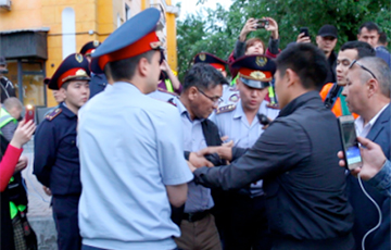 В крупнейших городах Казахстана проходят массовые акции протеста