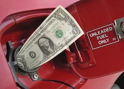 «Белнефтехим» привязал цену бензина к курсу доллара