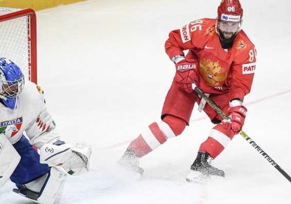 Российские хоккеисты одержали историческую победу, забив итальянцам 10 шайб