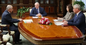 «Пропихнуть на референдуме». Лукашенко дал наказы Конституционной комиссии