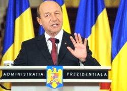 Сенат Румынии требует отставки президента из-за коррупционного скандала