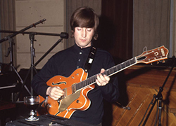 Одну из гитар Джона Леннона выставят на аукционе в Лондоне