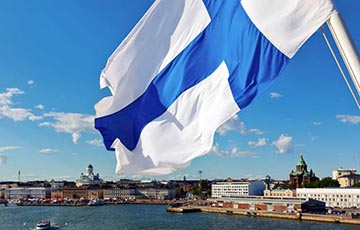 В Финляндии COVID нашли у 300 вернувшихся из России болельщиков