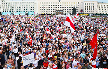 Накал противостояния в Беларуси приближается к критическому уровню