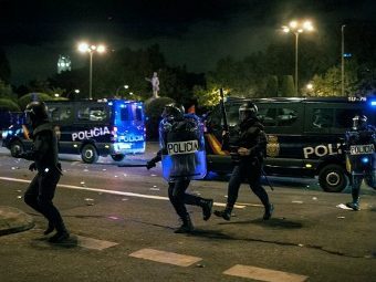 Акция протеста в Мадриде переросла в столкновение демонстрантов с полицией