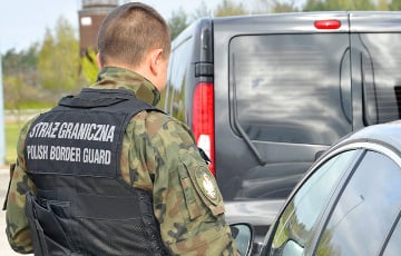 Глава МВД Польши поблагодарил пограничников за сдерживание мигрантов с территории Беларуси