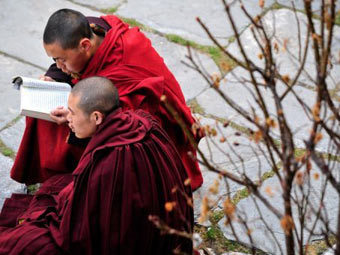 Китайская армия взяла в осаду тибетский монастырь