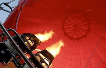 Фотофакт: Воздушный шар с «Погоней» над Минском