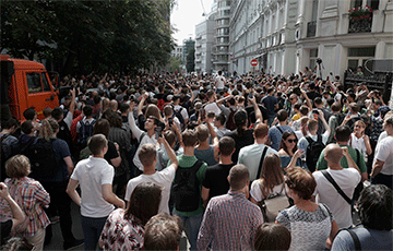 Протестующие в Москве перекрыли движение на участке Садового кольца