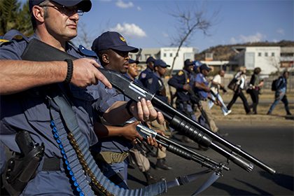 В ЮАР полиция расстреляла резиновыми пулями демонстрацию родителей школьников
