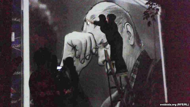 Граффитистов оштрафовали на 18 миллионов за портрет Быкова (Видео)
