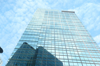 В Гонконге с крыши небоскреба спрыгнул банкир