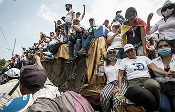 Столкновения на границе Венесуэлы: сильные кадры