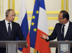Олланда просят напомнить Путину о демократии
