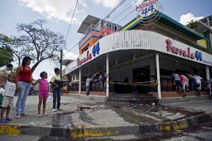 В баре в Колумбии застрелены восемь человек
