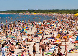 На пляжах Паланги установят знаки для белорусов