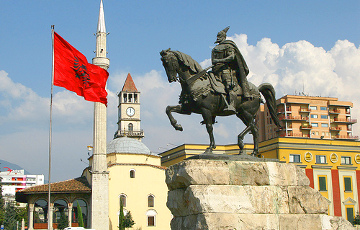 Парламент Албании принял резолюцию против президента