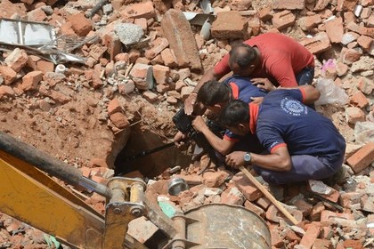 Под завалами обрушившегося здания в Индии оказались 40 человек