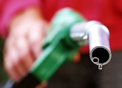 Цена на бензин в Литве резко падает