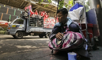 Военные взяли штурмом укрепления оппозиционеров в Бангкоке