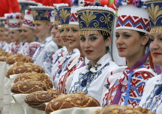 Белорусы щедрее россиян, латвийцев и литовцев, но скупее поляков, украинцев и эстонцев