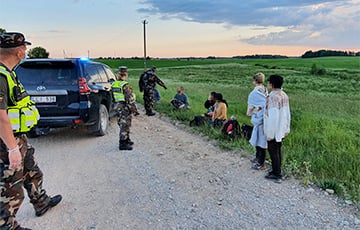 «Мигранты остановились в нескольких метрах от границы и сели на землю, наблюдая за литовцами»