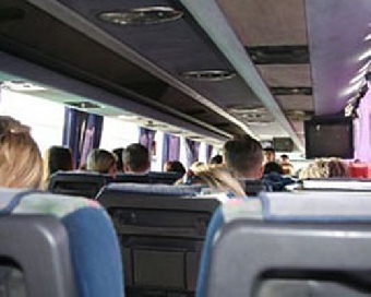 В Великобритании перевернулся автобус со школьниками