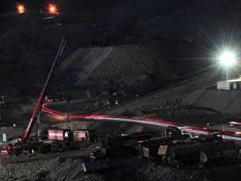 Замурованных чилийских шахтеров выстроили в очередь